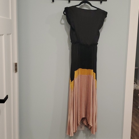 Worn Once! - Picture 5 of 6